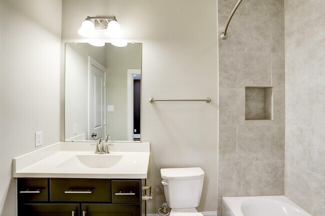 Foto del edificio - 5457 Larkin St