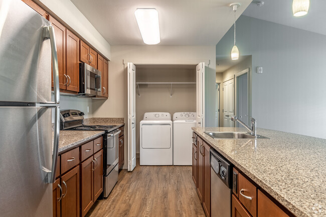 2BR, 2BA - 1028SF - Rock Creek Ridge