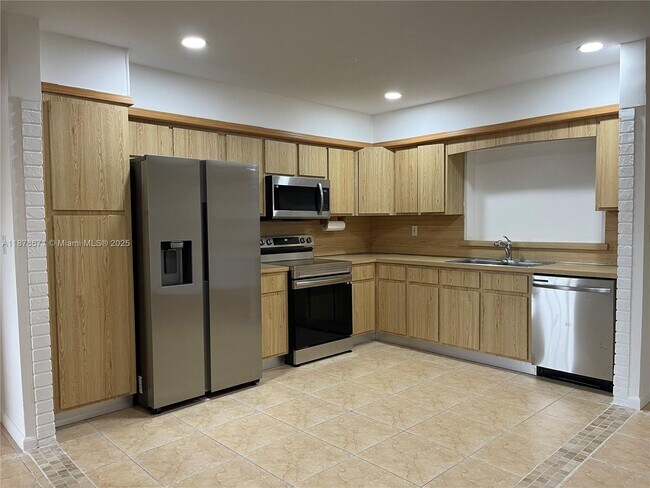 Foto del edificio - 894 W 69th St