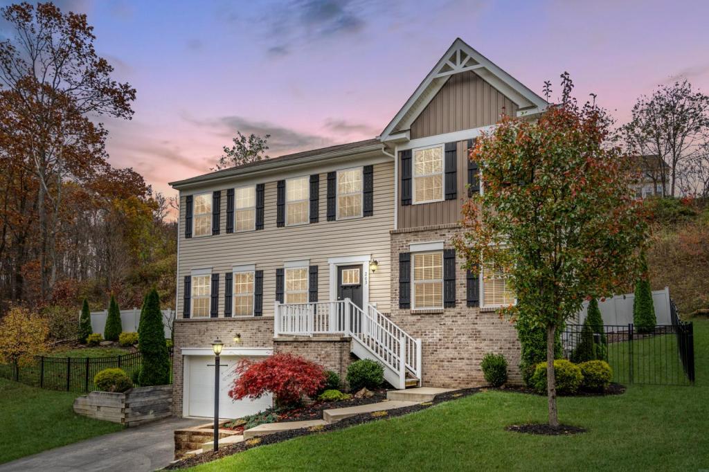 Primary Photo - 263 Foxwood Rd