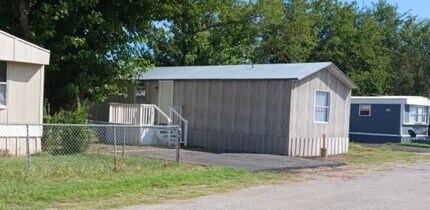 Building Photo - 209 S Ave B