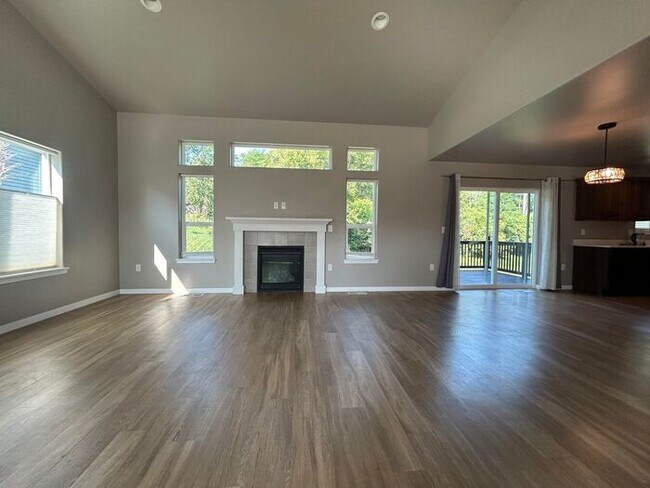 Foto del edificio - $2,650 | 4 Bedroom, 3.5 Bathroom House | C...