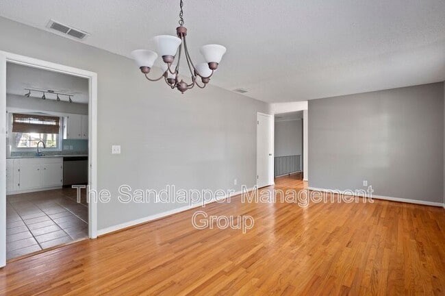 Building Photo - 628 Highwood Cir