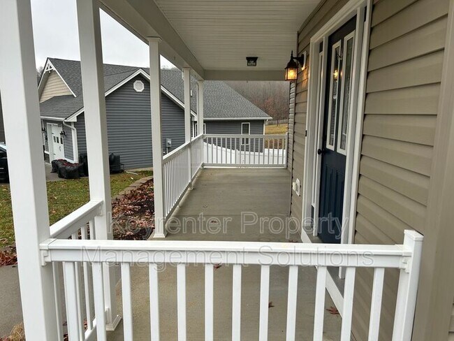 Building Photo - 107 Oakstone Run