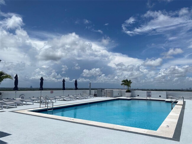 Foto del edificio - 1830 Radius Dr