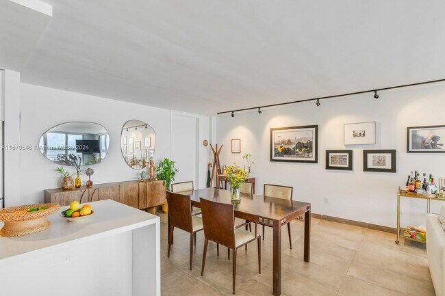 Foto del edificio - 770 NE 69th St