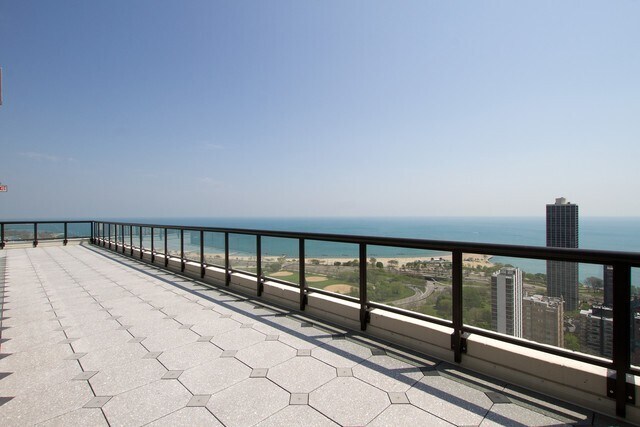 Foto del edificio - 1560 N Sandburg Terrace