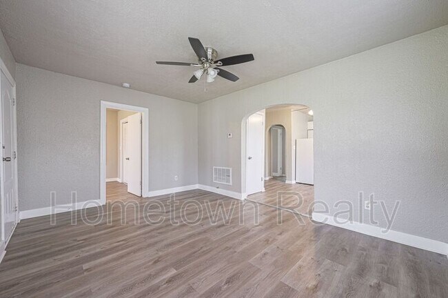 Building Photo - 2128 N St Luke Ave