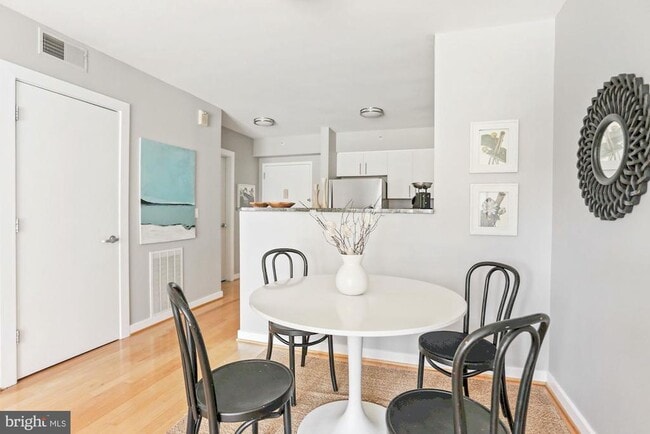 Foto del edificio - 1000 New Jersey Ave SE