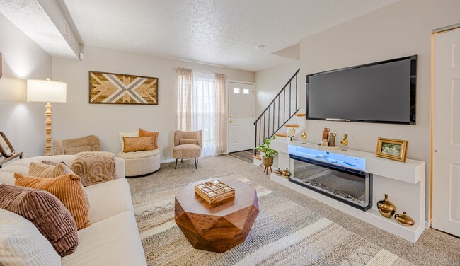 Building Photo - Ashton Pines Apartments & Townhomes
