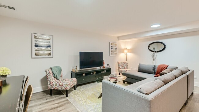 Foto del edificio - 1351 W Balmoral Ave