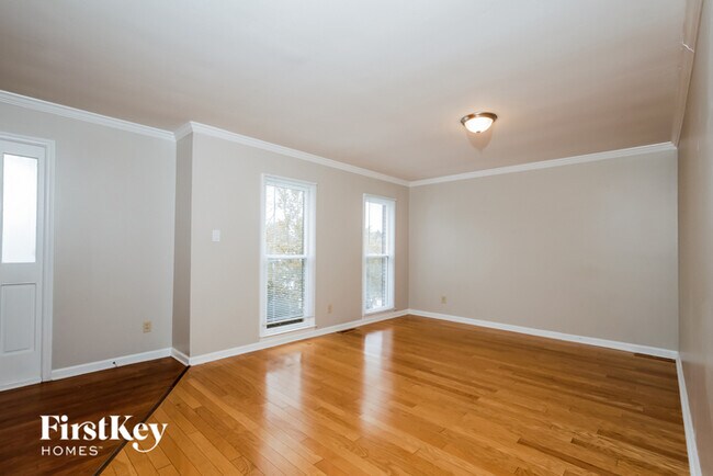 Foto del edificio - 1400 Heatherbrook Dr
