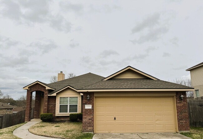 Foto del edificio - Enjoy living in this single story 3 bedroom+office that has a closet so it could be a 4th bedroom...