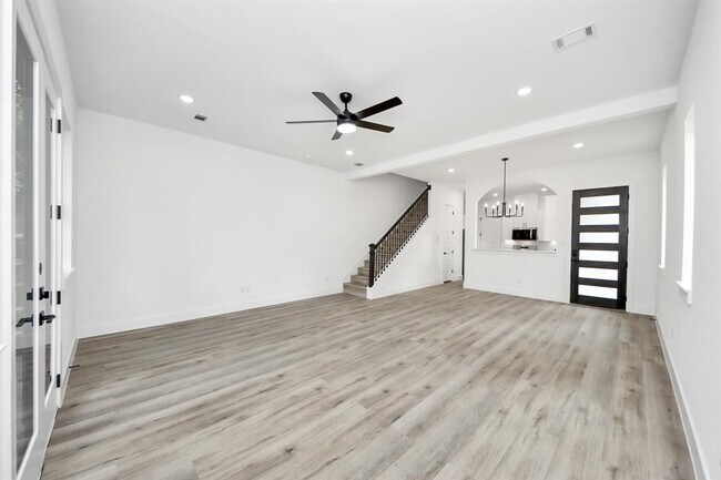 Building Photo - 8311 Venus St