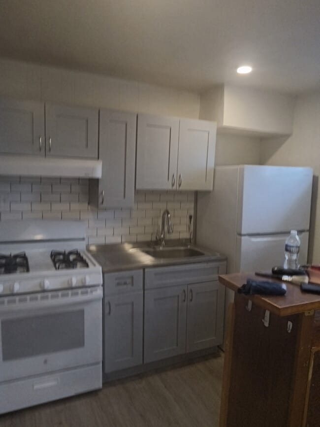 Building Photo - 5724 Malvern Ave