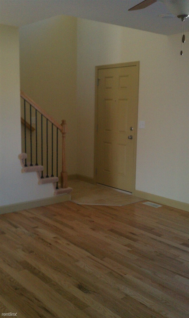 Building Photo - 2 br, 2.5 bath Townhome - The Courtyards a...