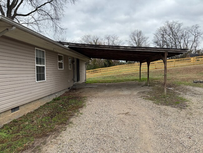 Building Photo - 304 Carol Dr