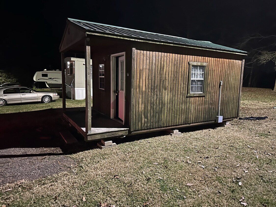 Building Photo - Charming 1-Bedroom Tiny Home Oasis in Longview – Perfect for Cozy Living!