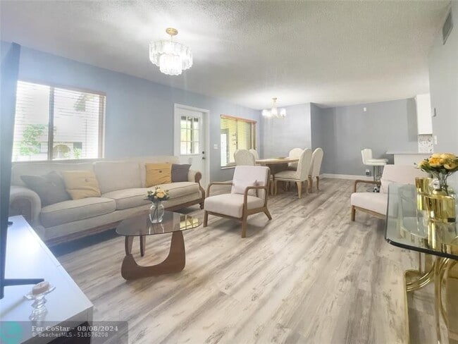 Building Photo - 340 Knotty Pine Cir