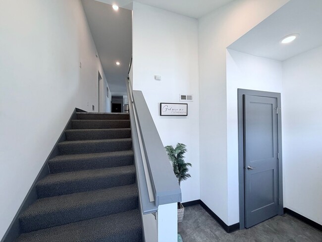 Foto del edificio - 385 S Clinton Ave