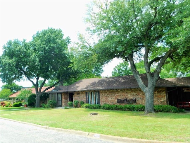 Foto del edificio - 2610 Turtle Creek Dr