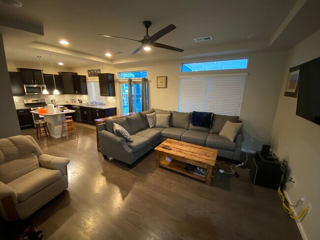 Building Photo - Oakwood 4 Bed 4 Bath Home in Banning Lewis...