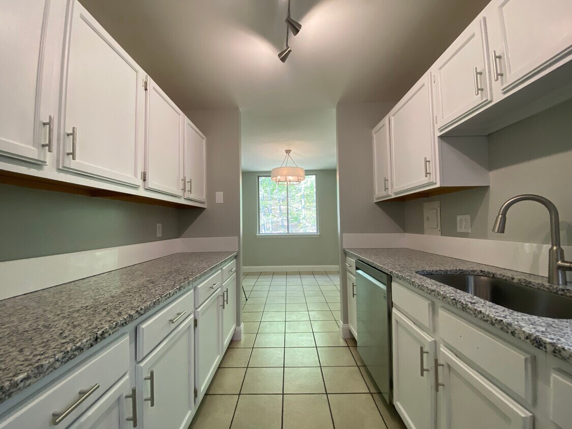 Primary Photo - 1612 Summit Pointe