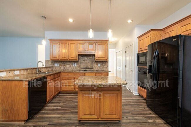 Foto del edificio - 5238 Downing Creek Dr