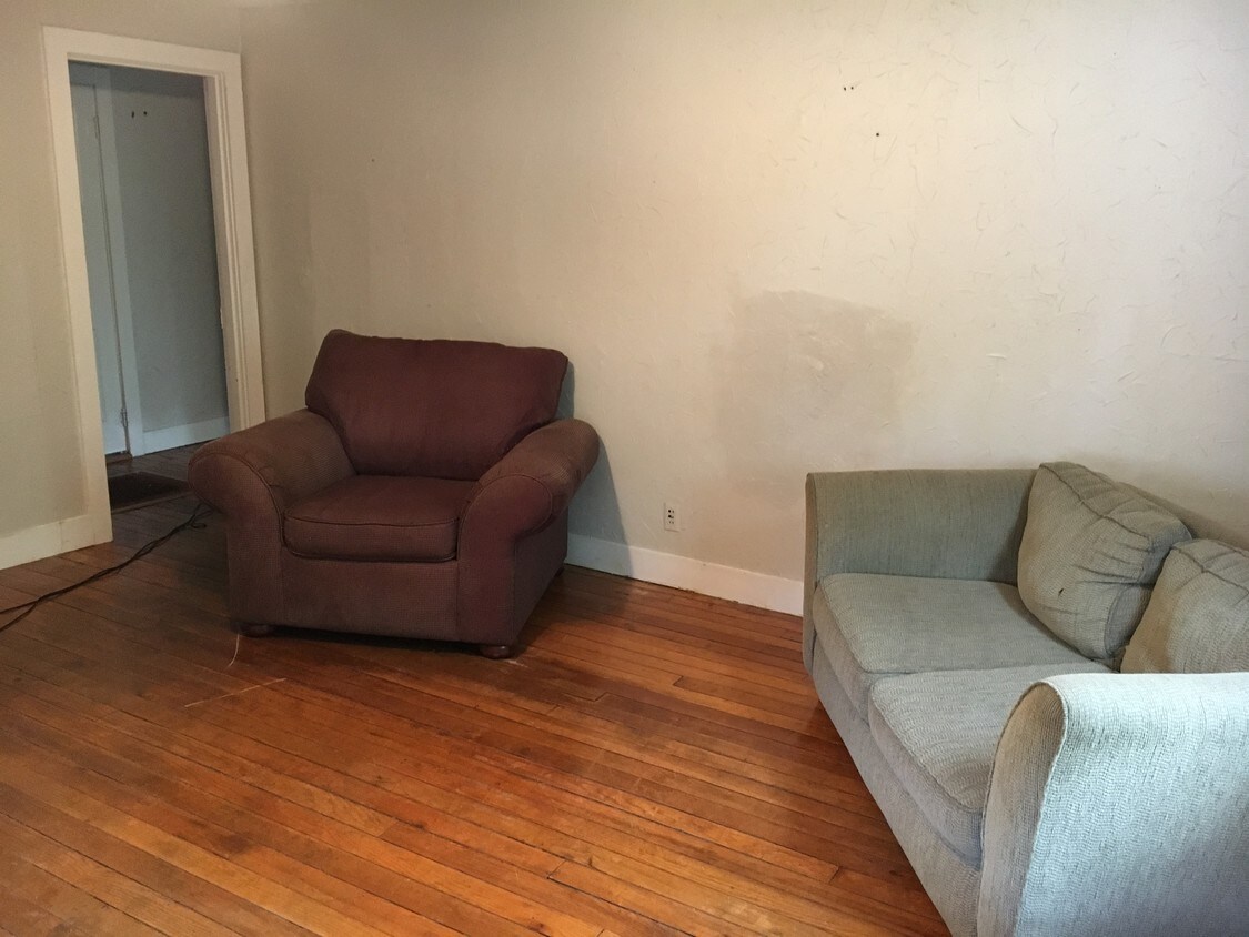 Primary Photo - 126 Maple St