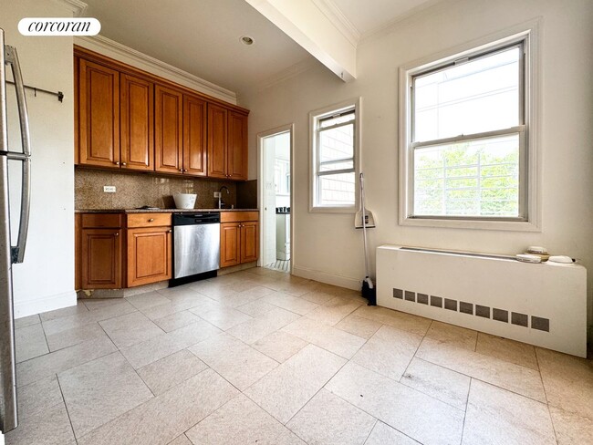 Building Photo - 166 Meserole Ave