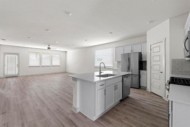 Building Photo - 7404 Sagira Path