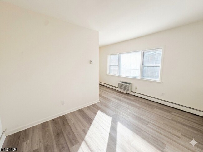 Foto del edificio - 325 1st St