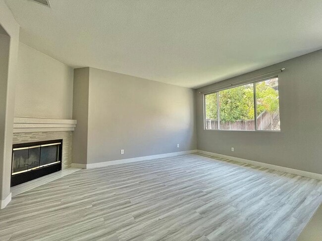 Foto del edificio - Charming Single-Story Home in Oceanside 3 Bedroom 2 Bath