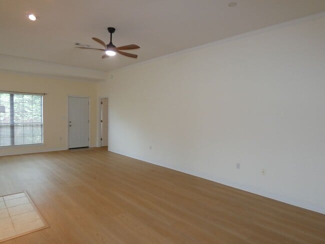 Building Photo - Spacious 3-Bedroom Golf Course Home