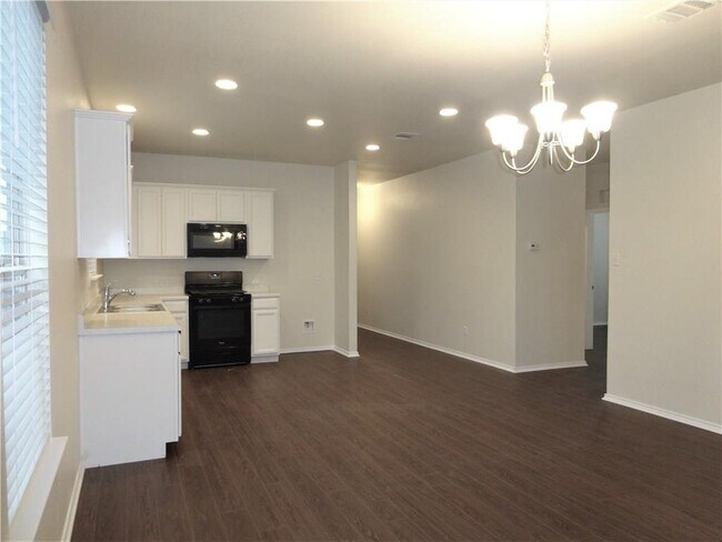 Foto del edificio - 100 Carlina Lp