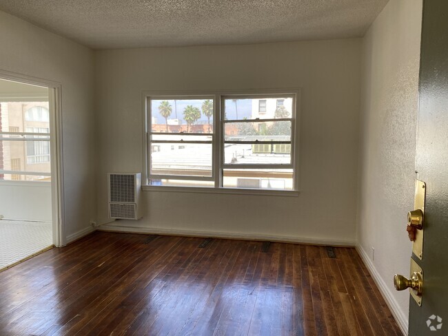 Building Photo - 545 S Hobart Blvd