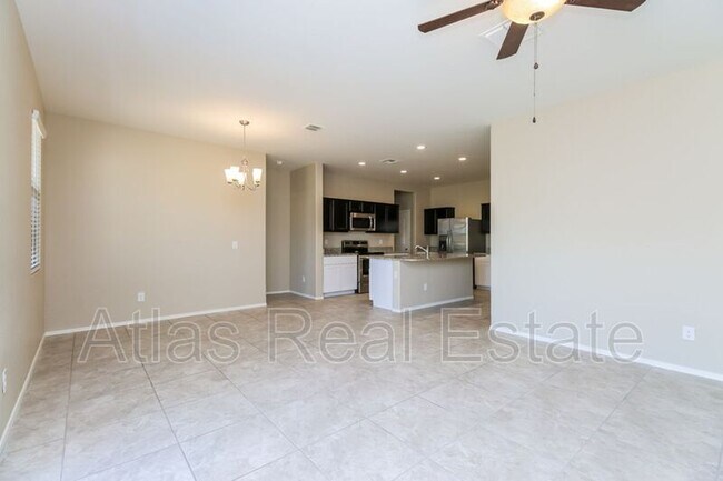 Foto del edificio - 4848 E Chromium Rd
