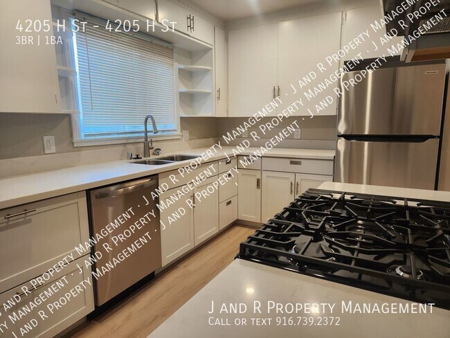 Building Photo - 3 bedroom in East Sac