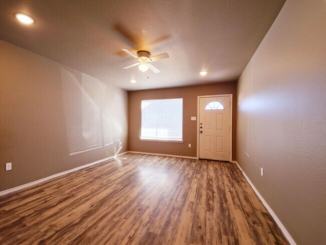 Foto del edificio - MOVE-IN SPECIAL: $500 OFF JANUARY RENT - Q...