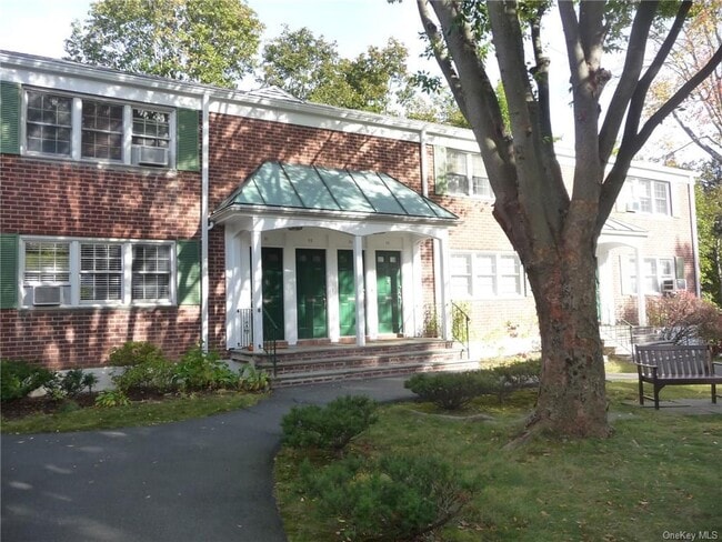 Building Photo - 580 Bedford Rd