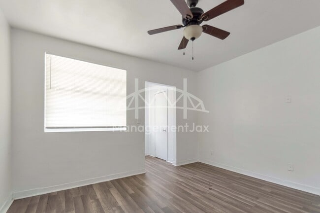 Building Photo - 1522 W 25th St