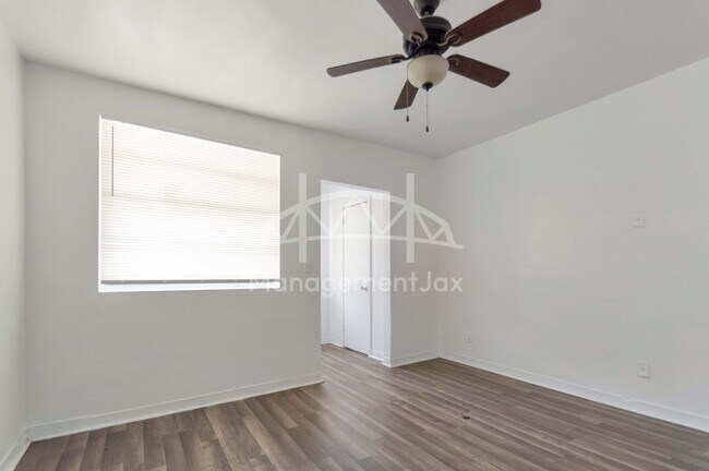 Foto del edificio - 1522 W 25th St