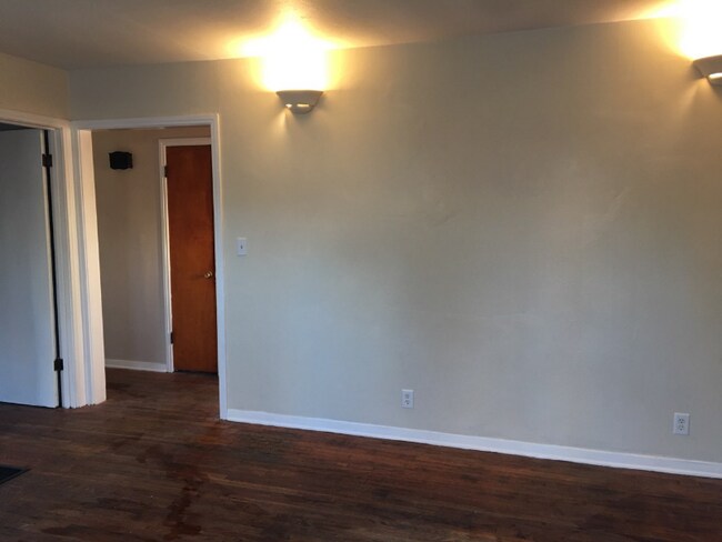 Building Photo - 515 N Nettleton Ave