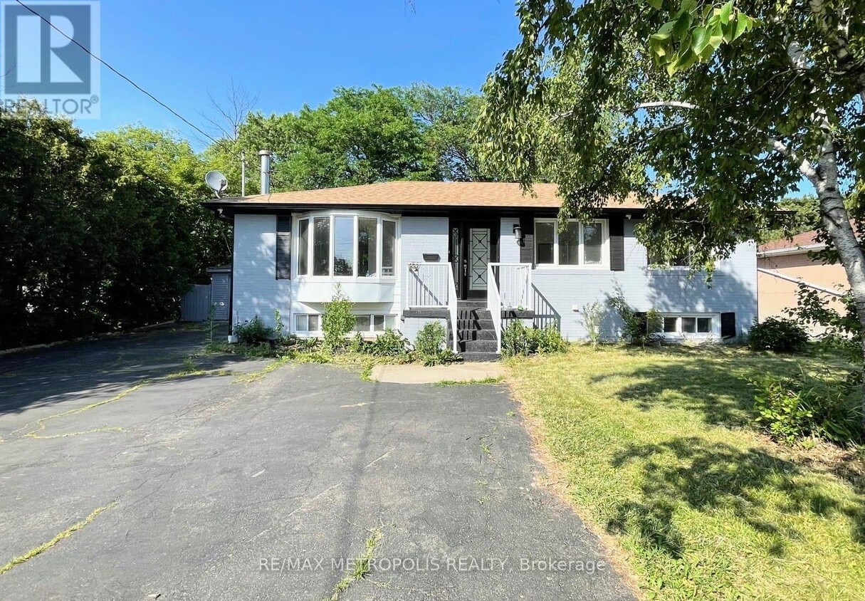 Primary Photo - 575 Third Line