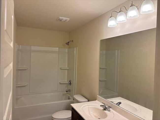 Building Photo - Spacious 4BR House in McDonough