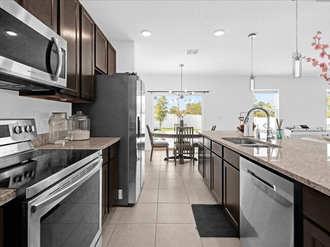 Building Photo - 4432 Desert Rose Ave