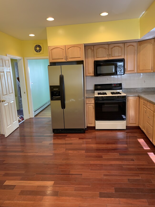 Building Photo - 6 Eliot St