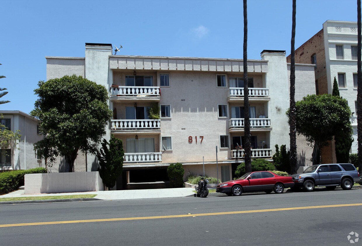 817 4th Street - 817 4th St