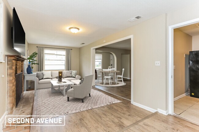Building Photo - 5110 Dostie Dr S