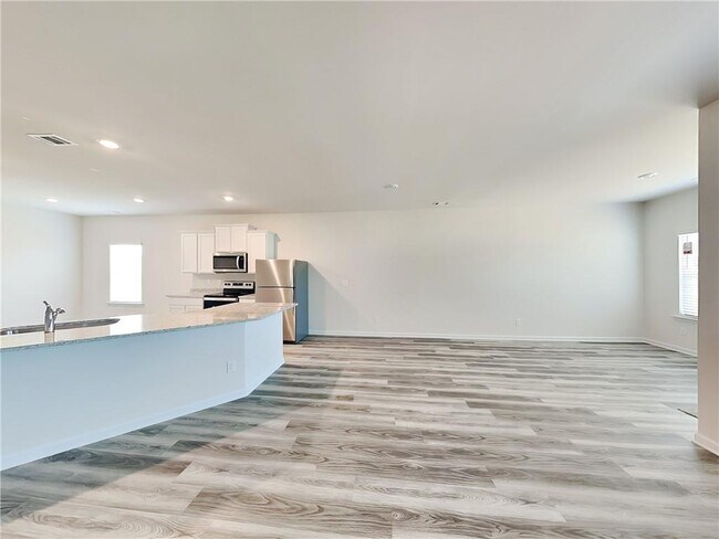 Building Photo - 1000 Claas Way